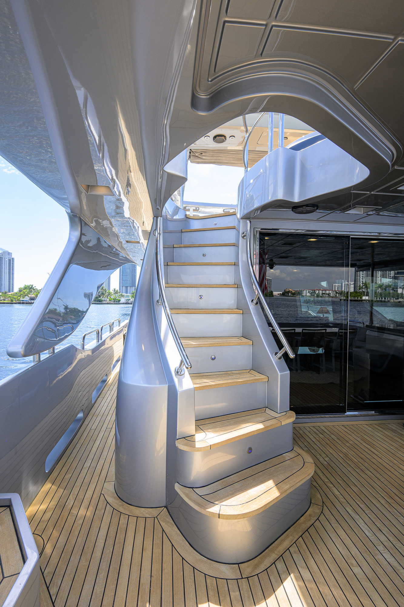 Beautiful M yacht photo 103