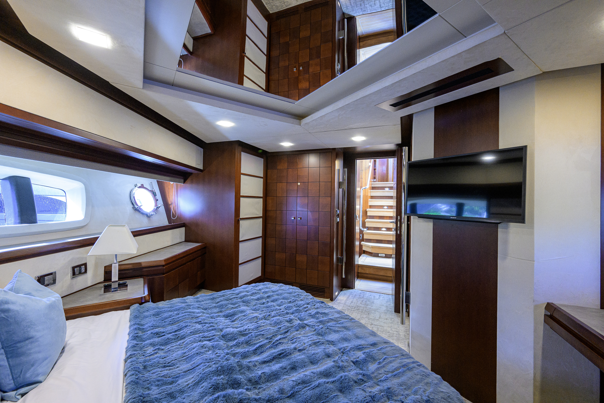 Beautiful M yacht photo 171