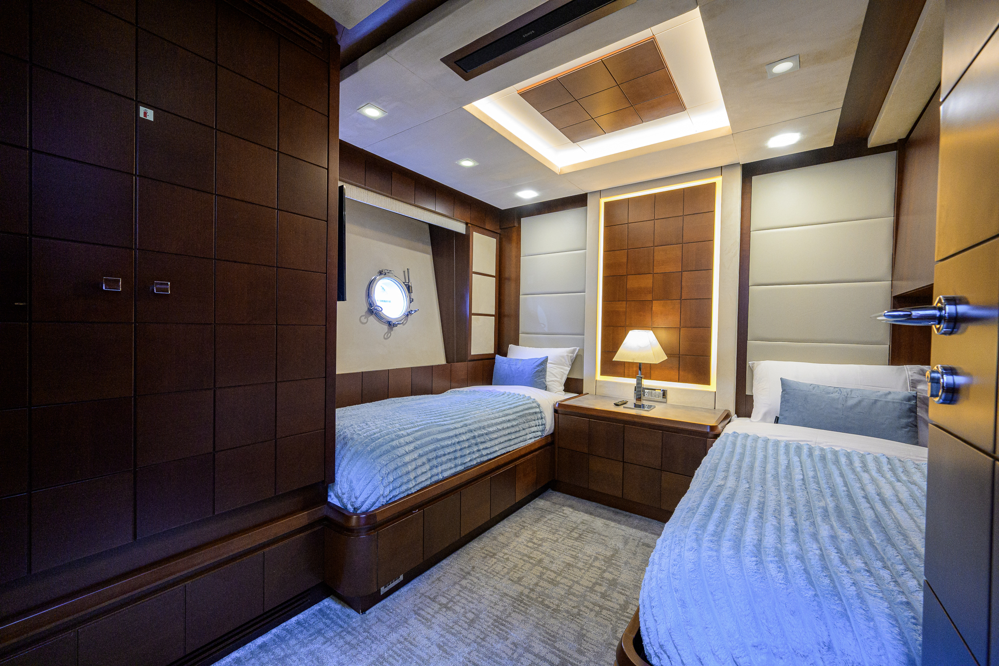 Beautiful M yacht photo 90