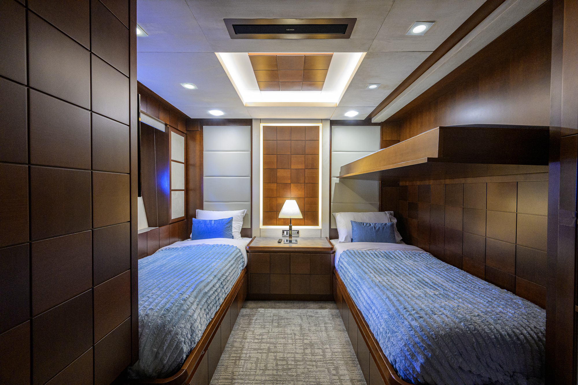 Beautiful M yacht photo 92