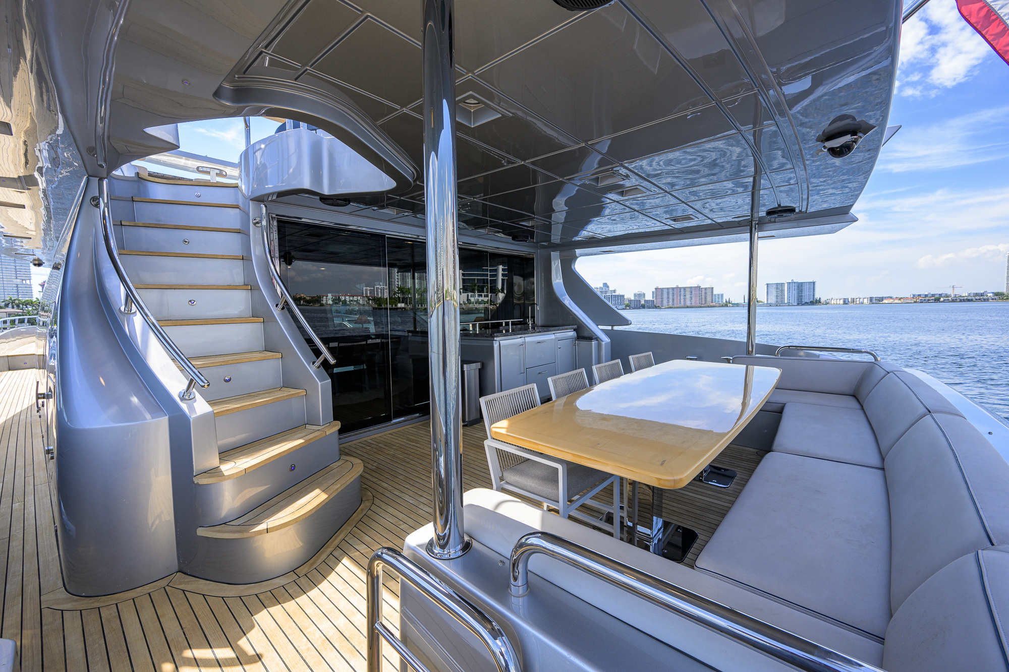 Beautiful M yacht photo 101