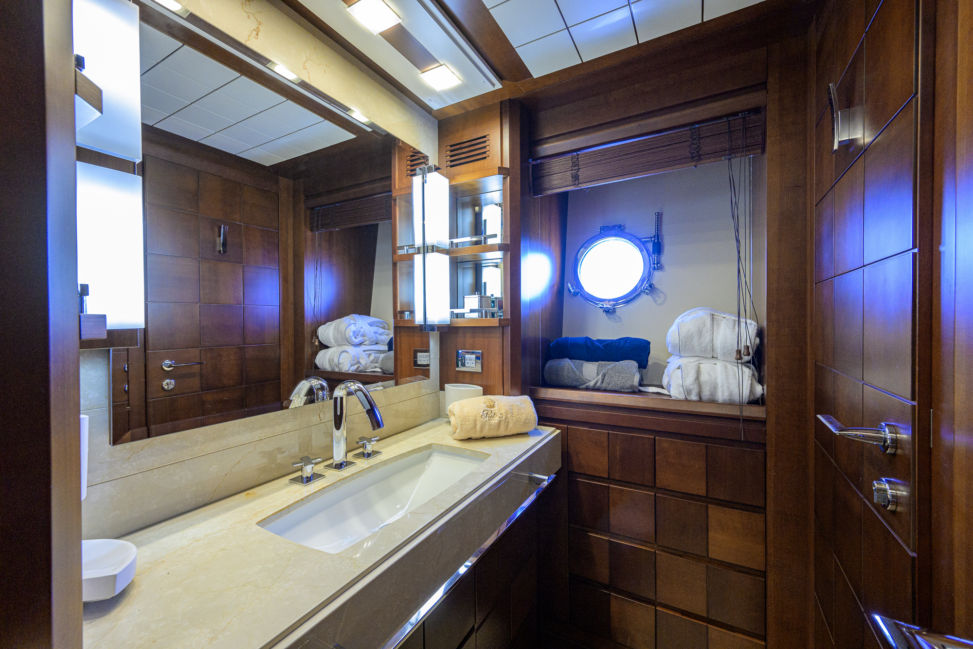 Beautiful M yacht photo 224