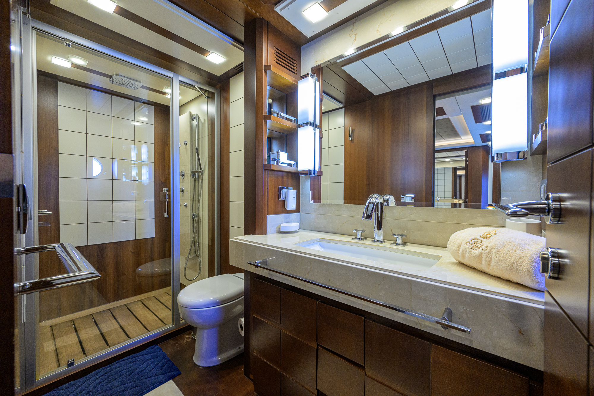 Beautiful M yacht photo 221