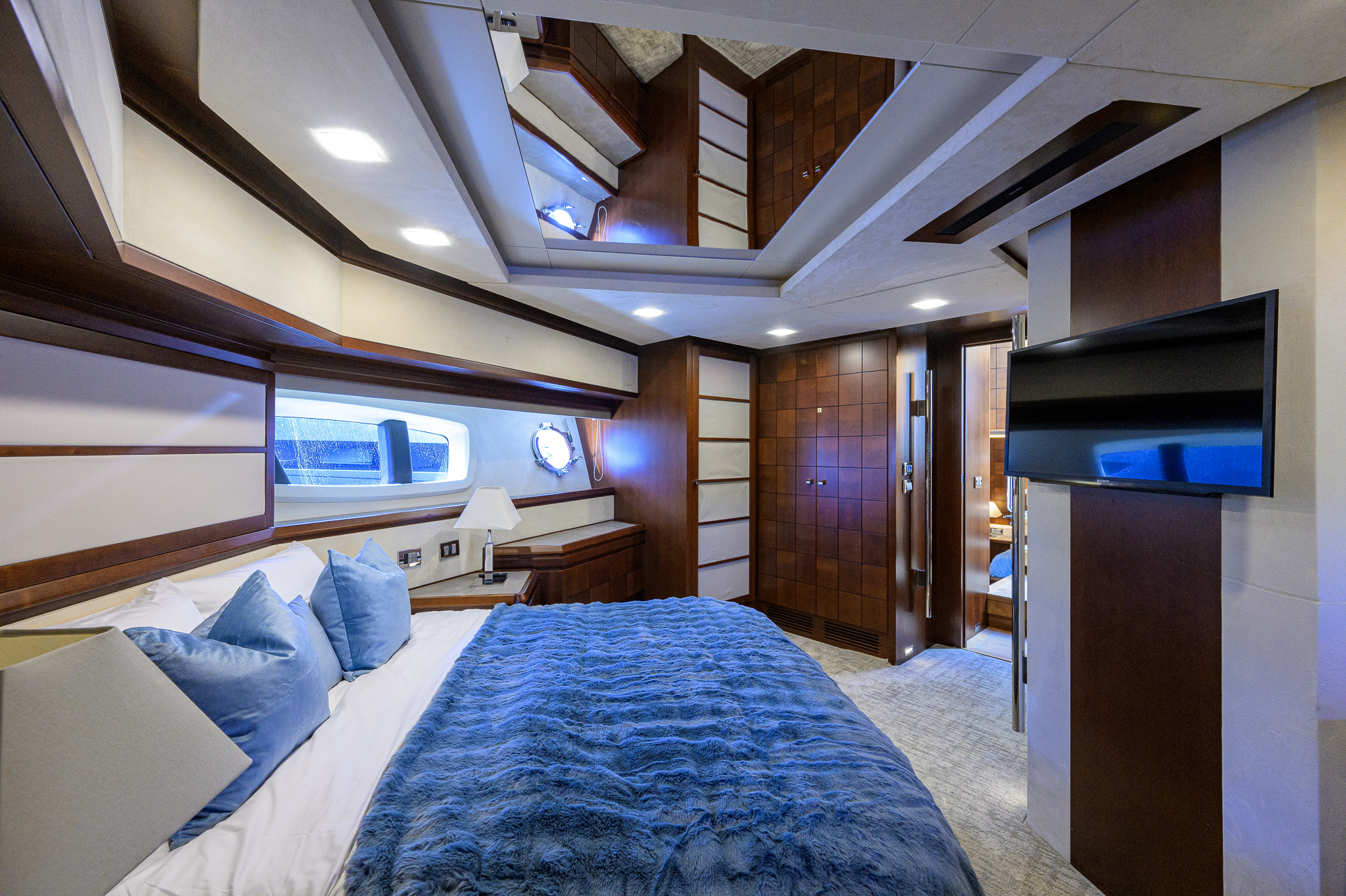 Beautiful M yacht photo 170