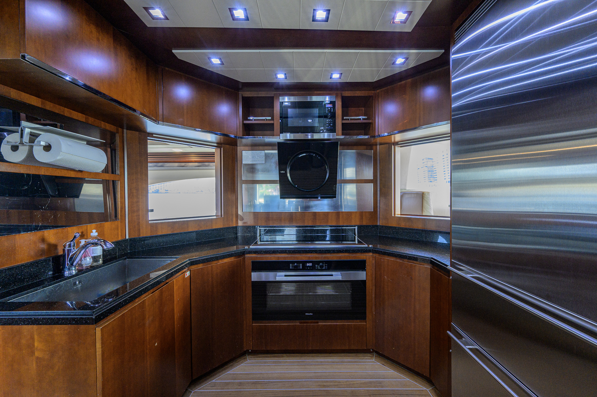 Beautiful M yacht photo 152