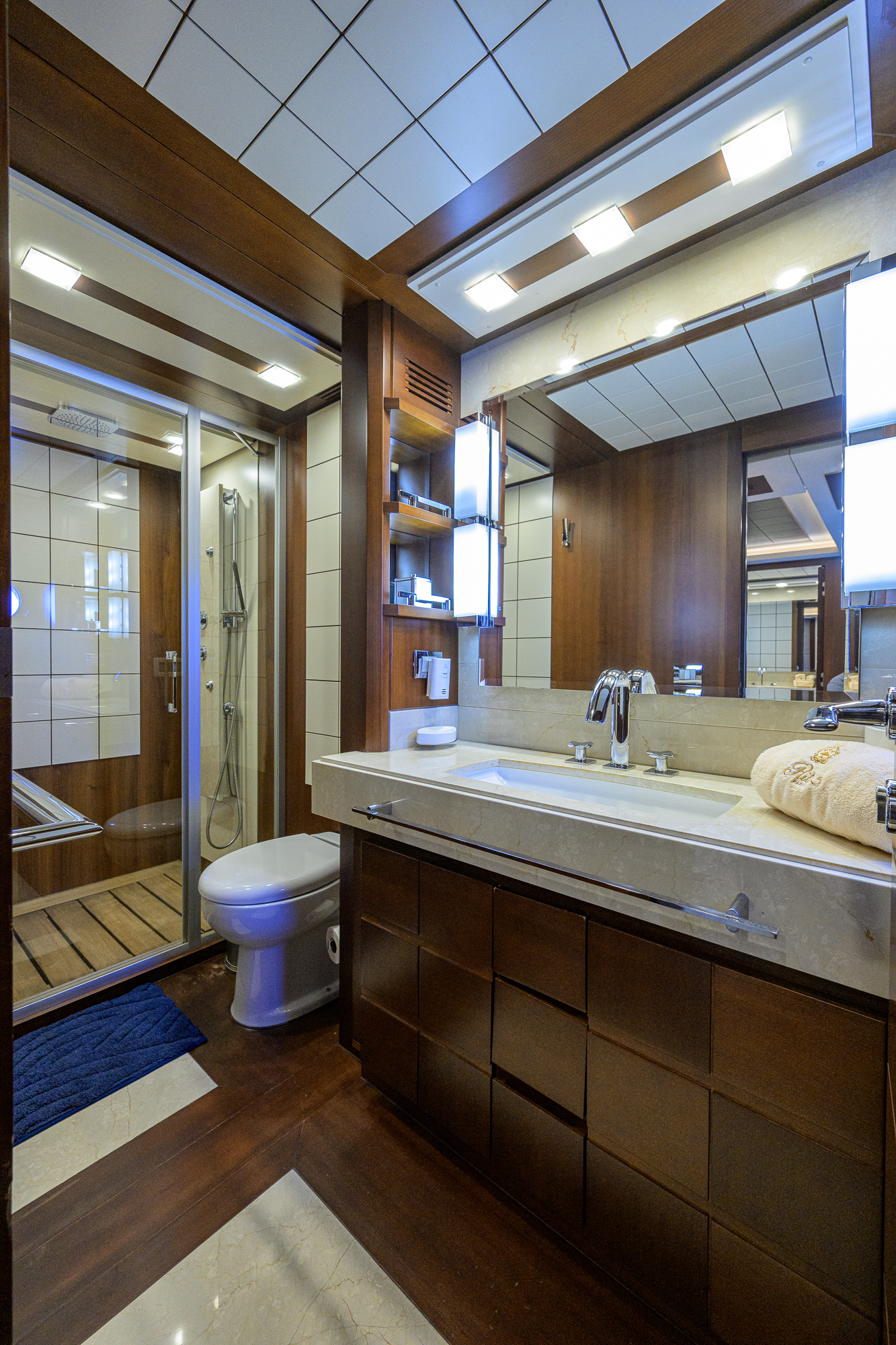 Beautiful M yacht photo 220