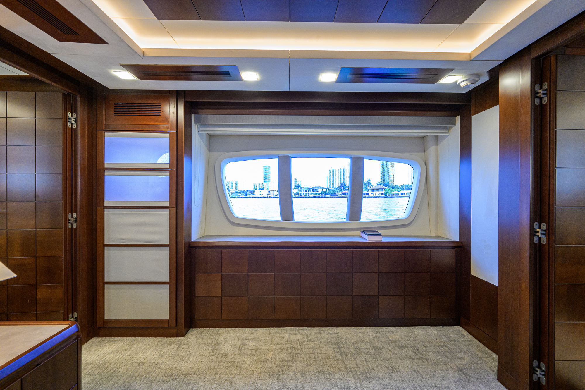 Beautiful M yacht photo 194