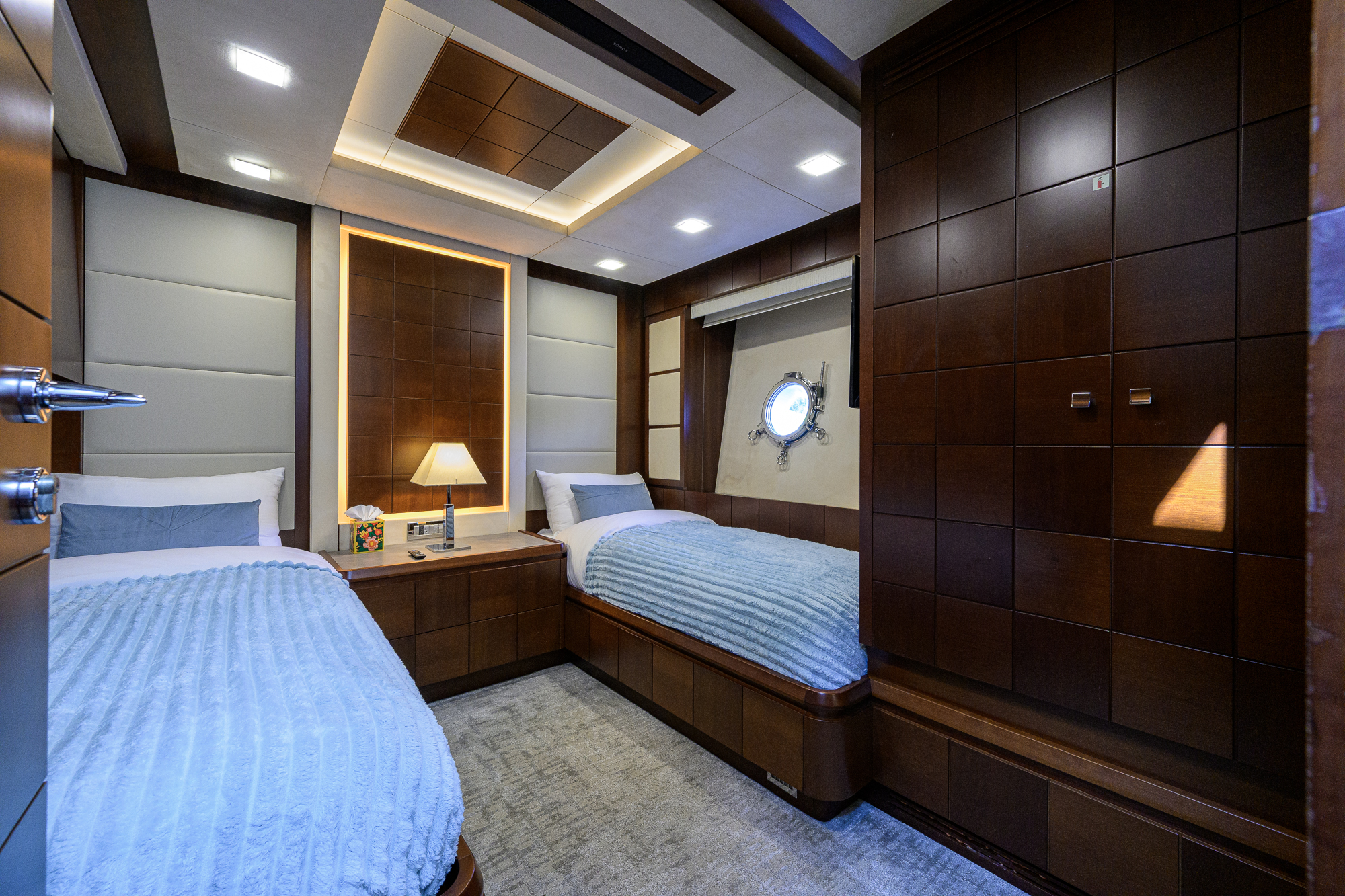 Beautiful M yacht photo 178
