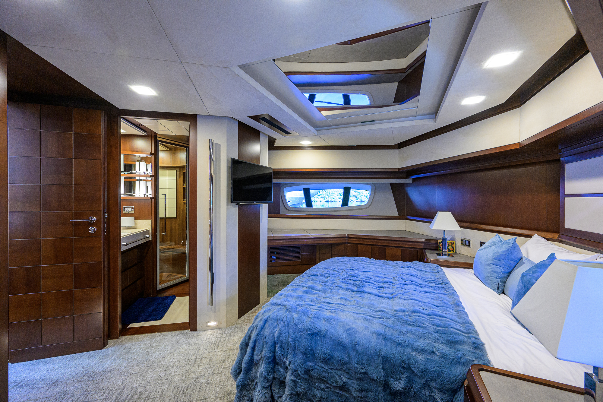 Beautiful M yacht photo 169