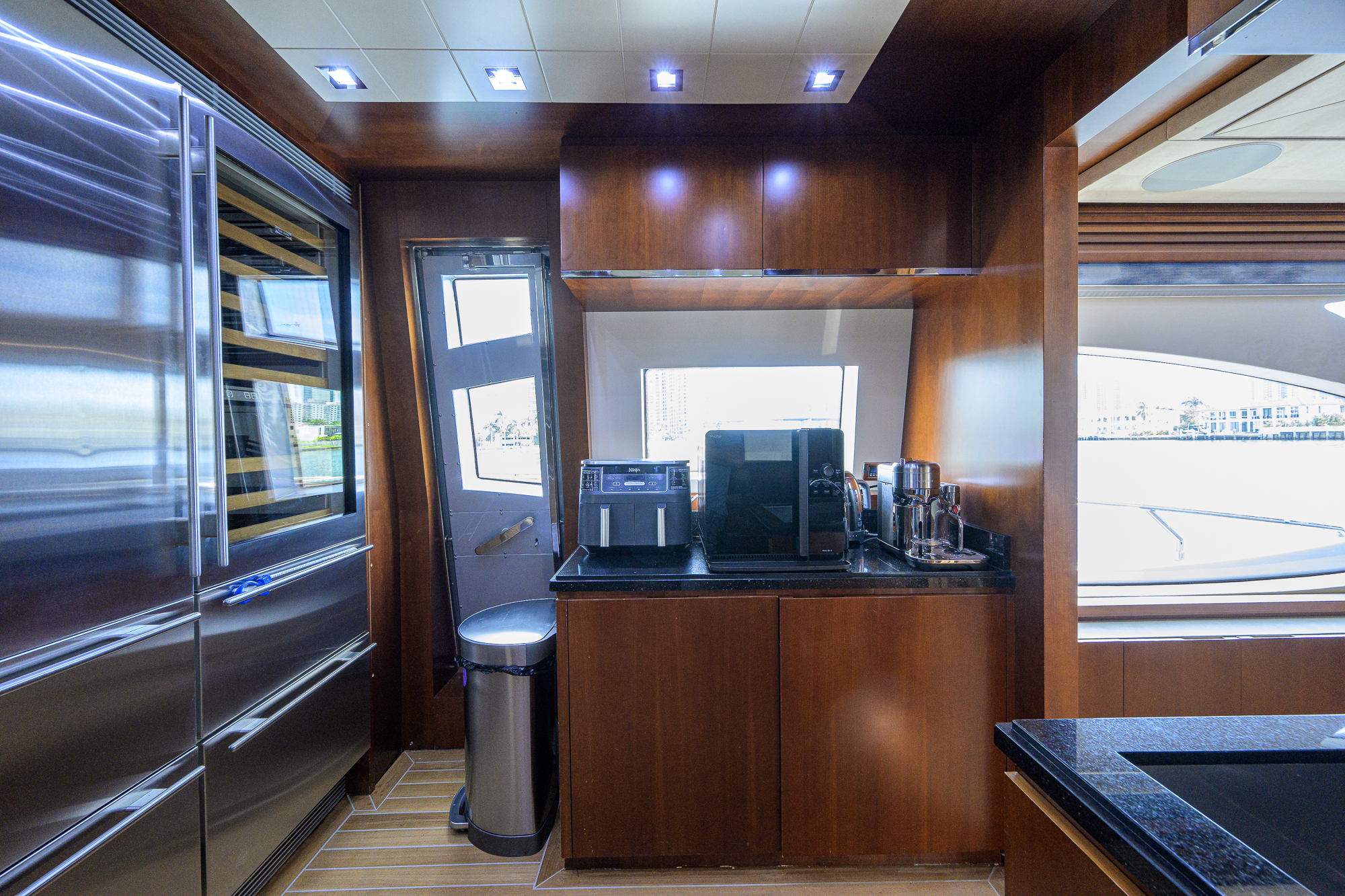 Beautiful M yacht photo 148