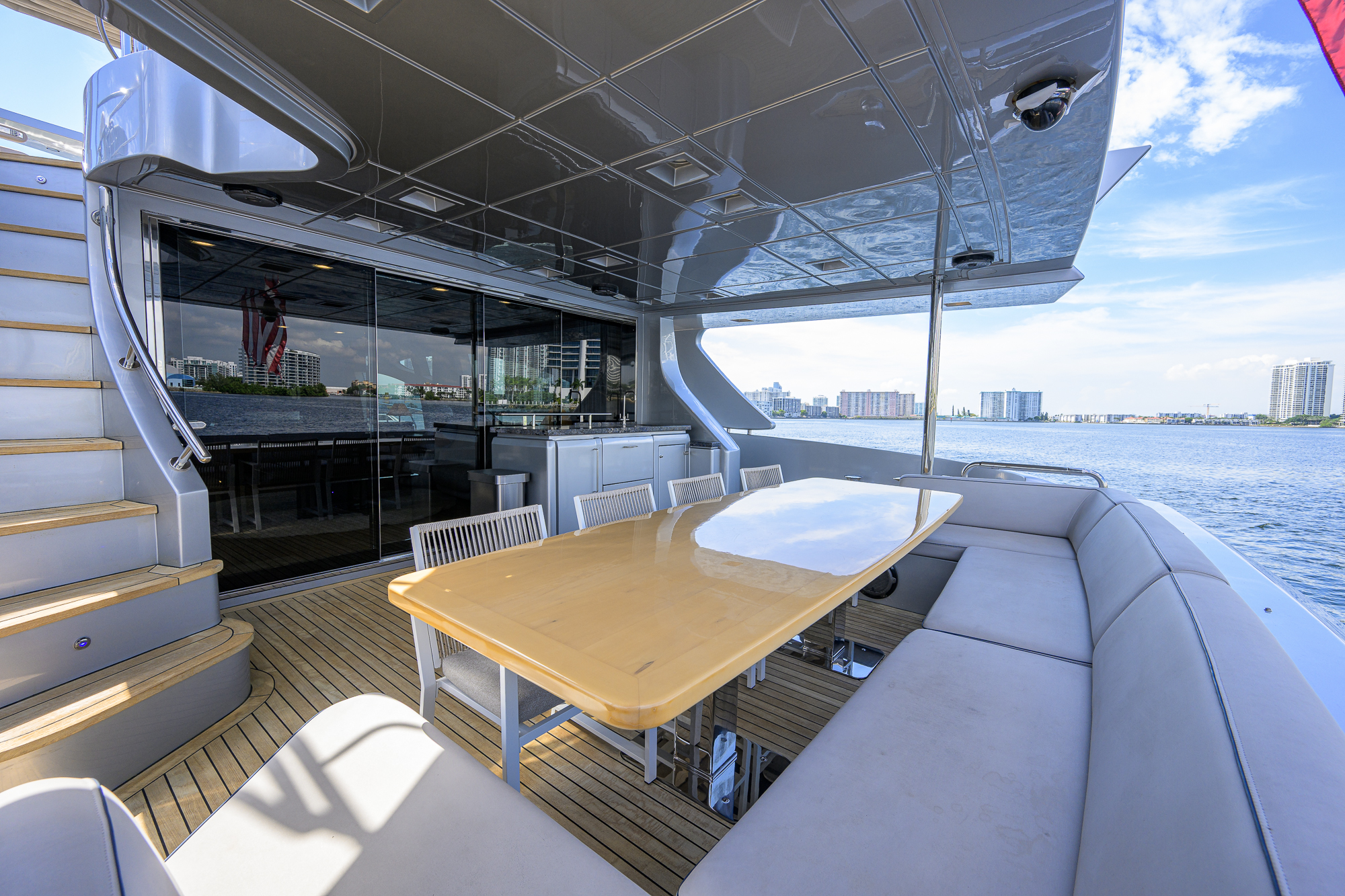 Beautiful M yacht photo 102