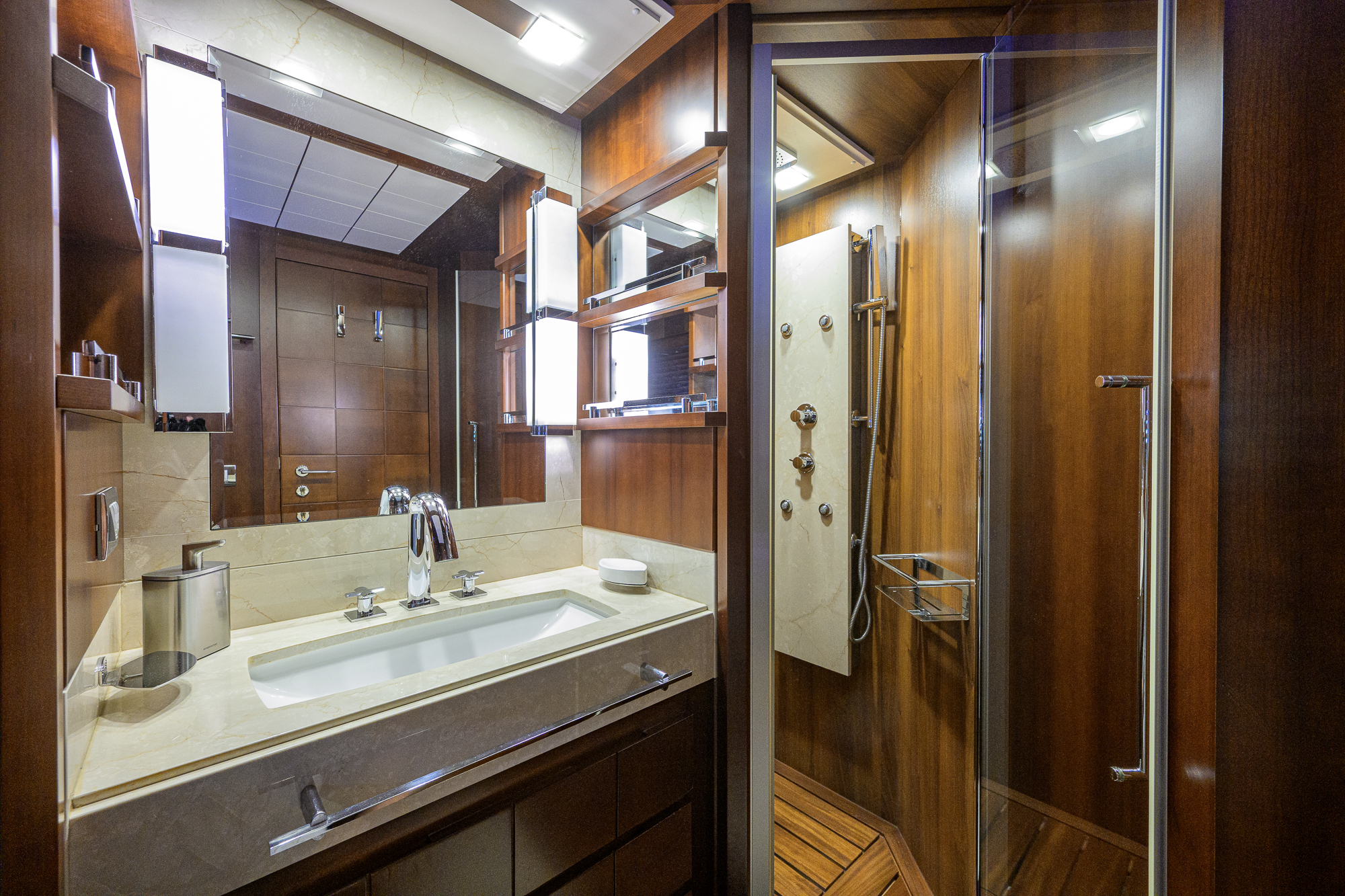 Beautiful M yacht photo 184
