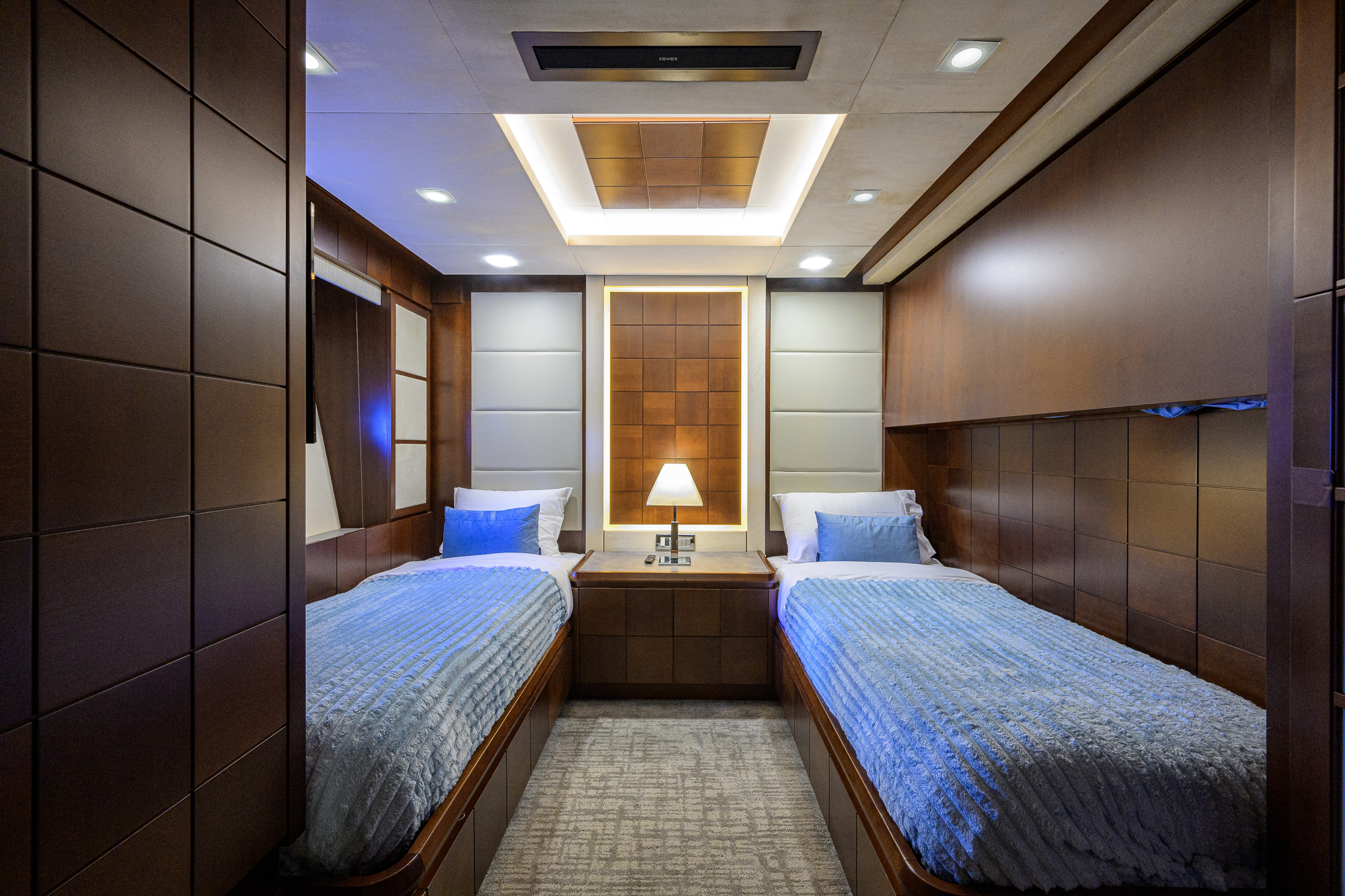 Beautiful M yacht photo 91