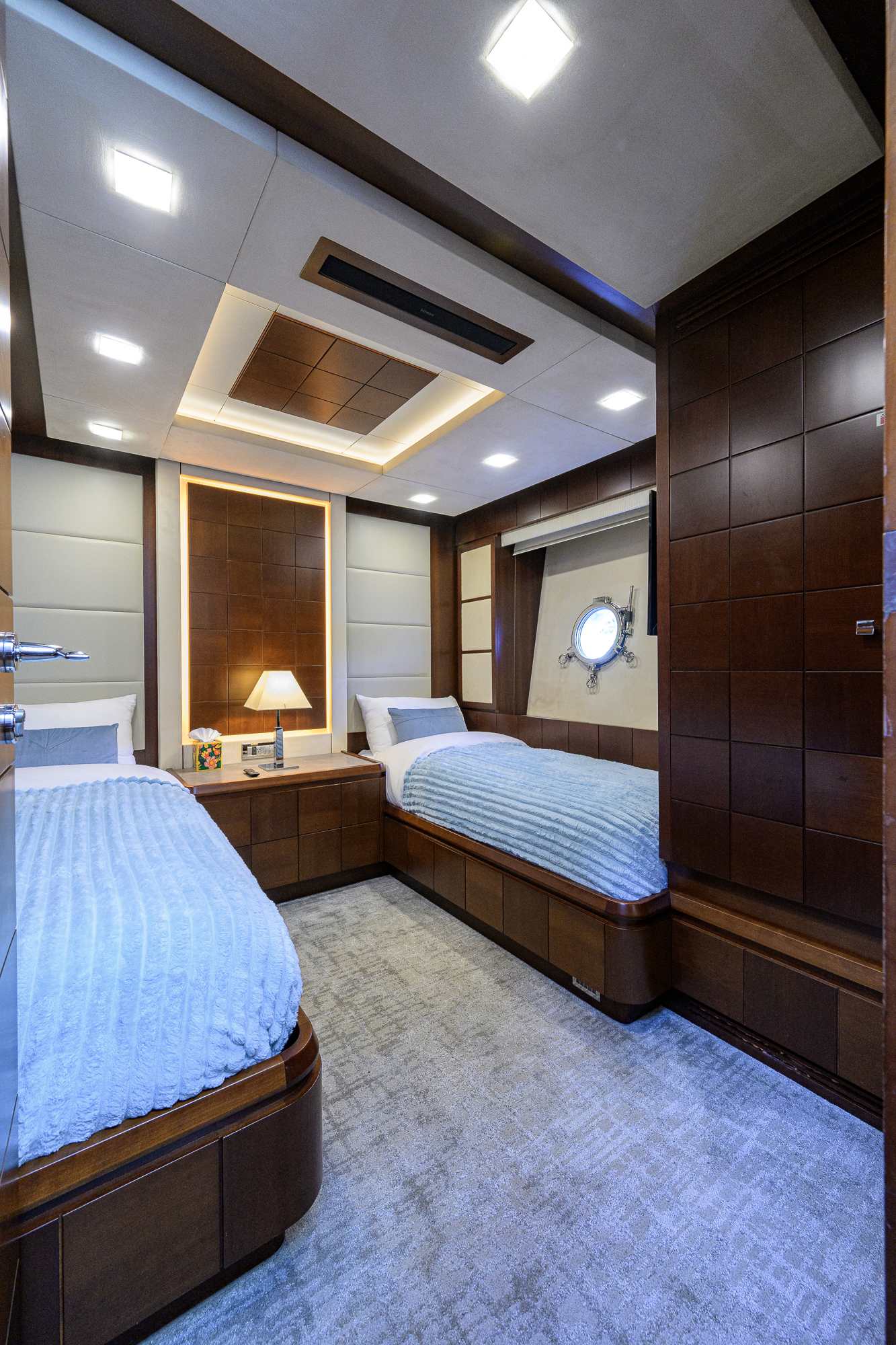 Beautiful M yacht photo 177