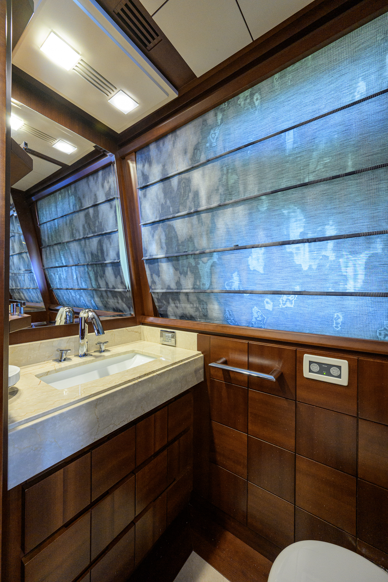 Beautiful M yacht photo 142