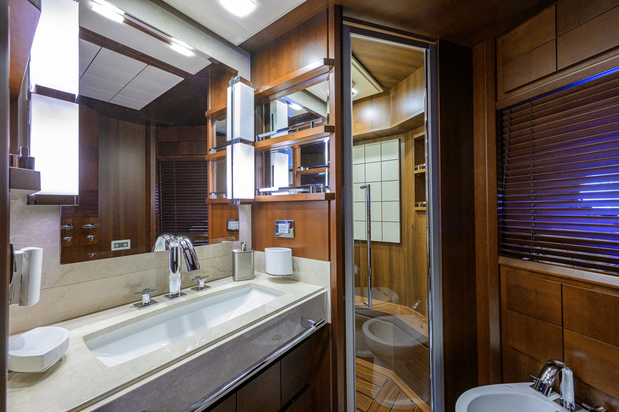 Beautiful M yacht photo 175