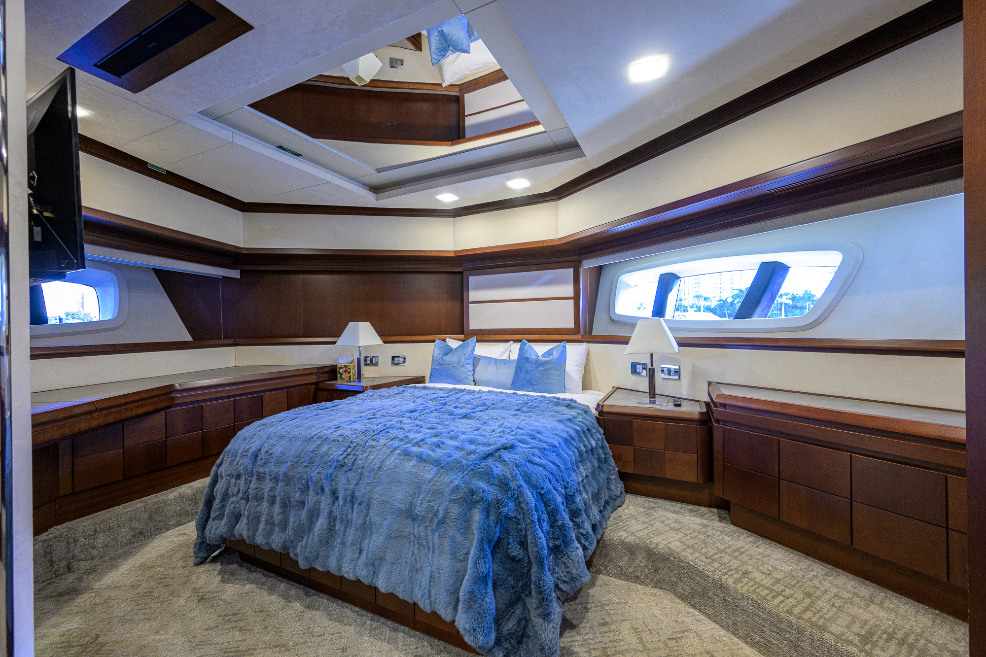 Beautiful M yacht photo 168