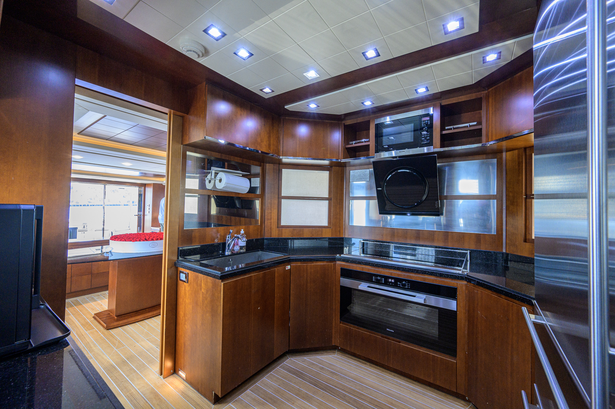 Beautiful M yacht photo 146