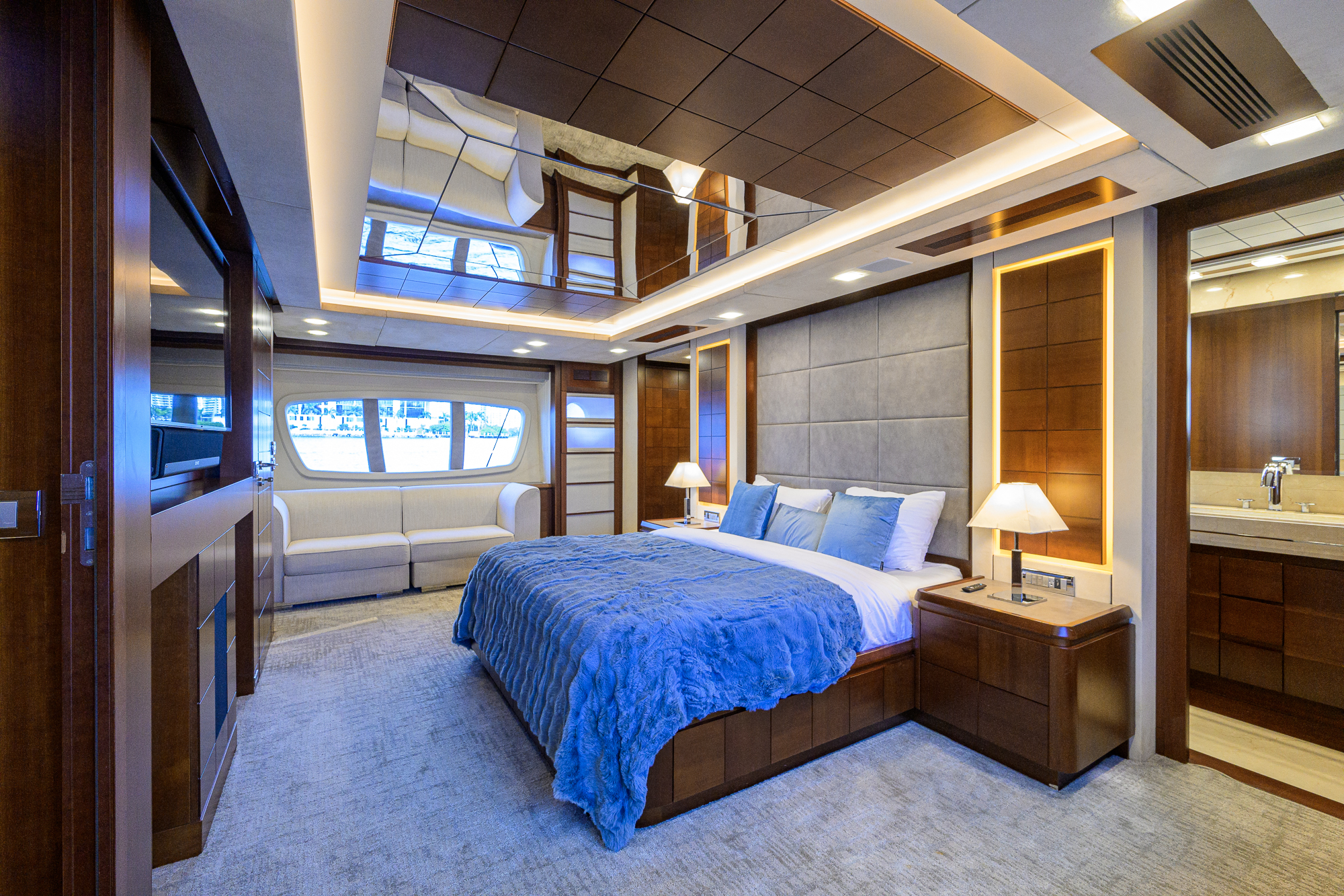 Beautiful M yacht photo 189