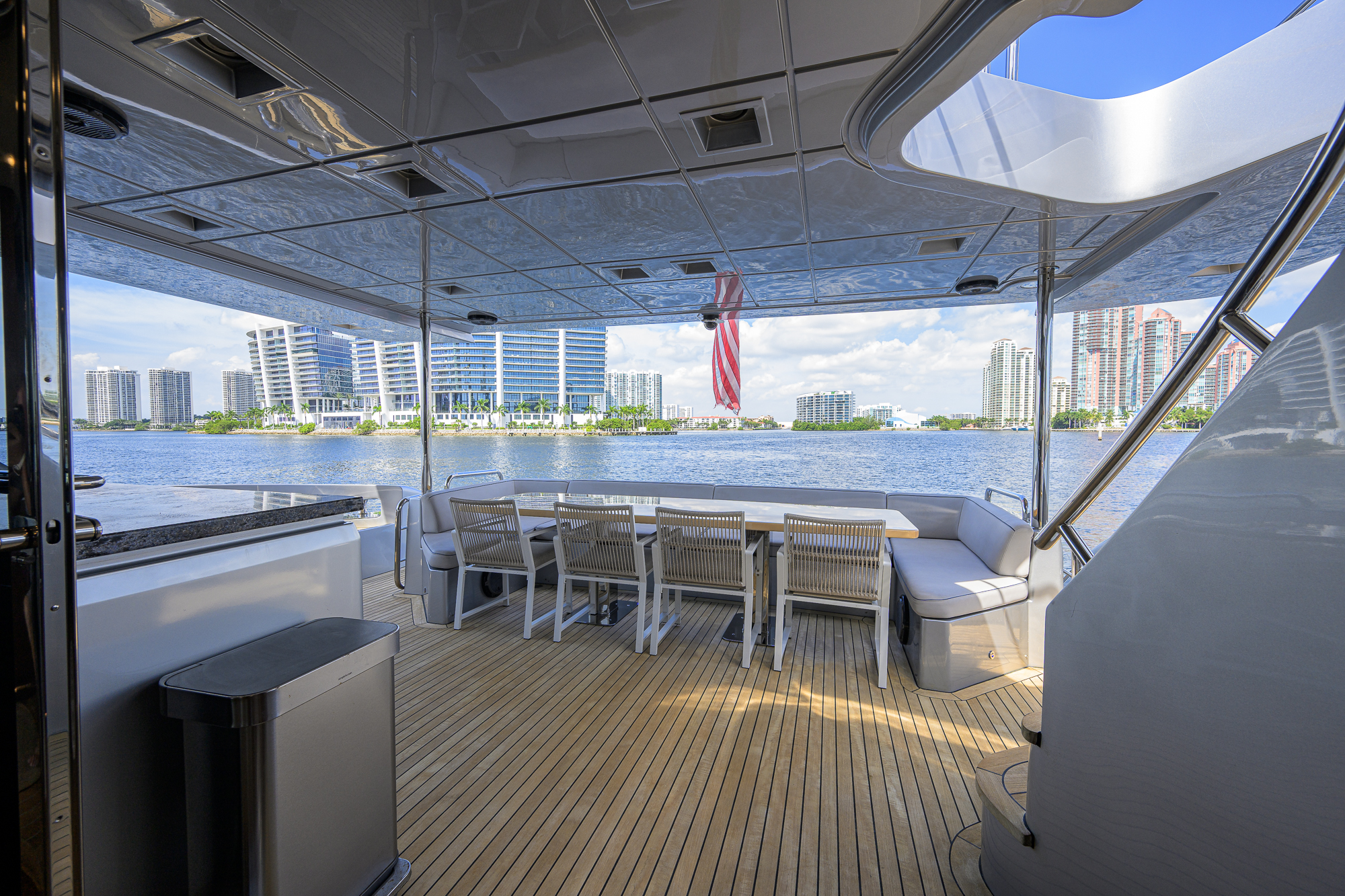 Beautiful M yacht photo 110