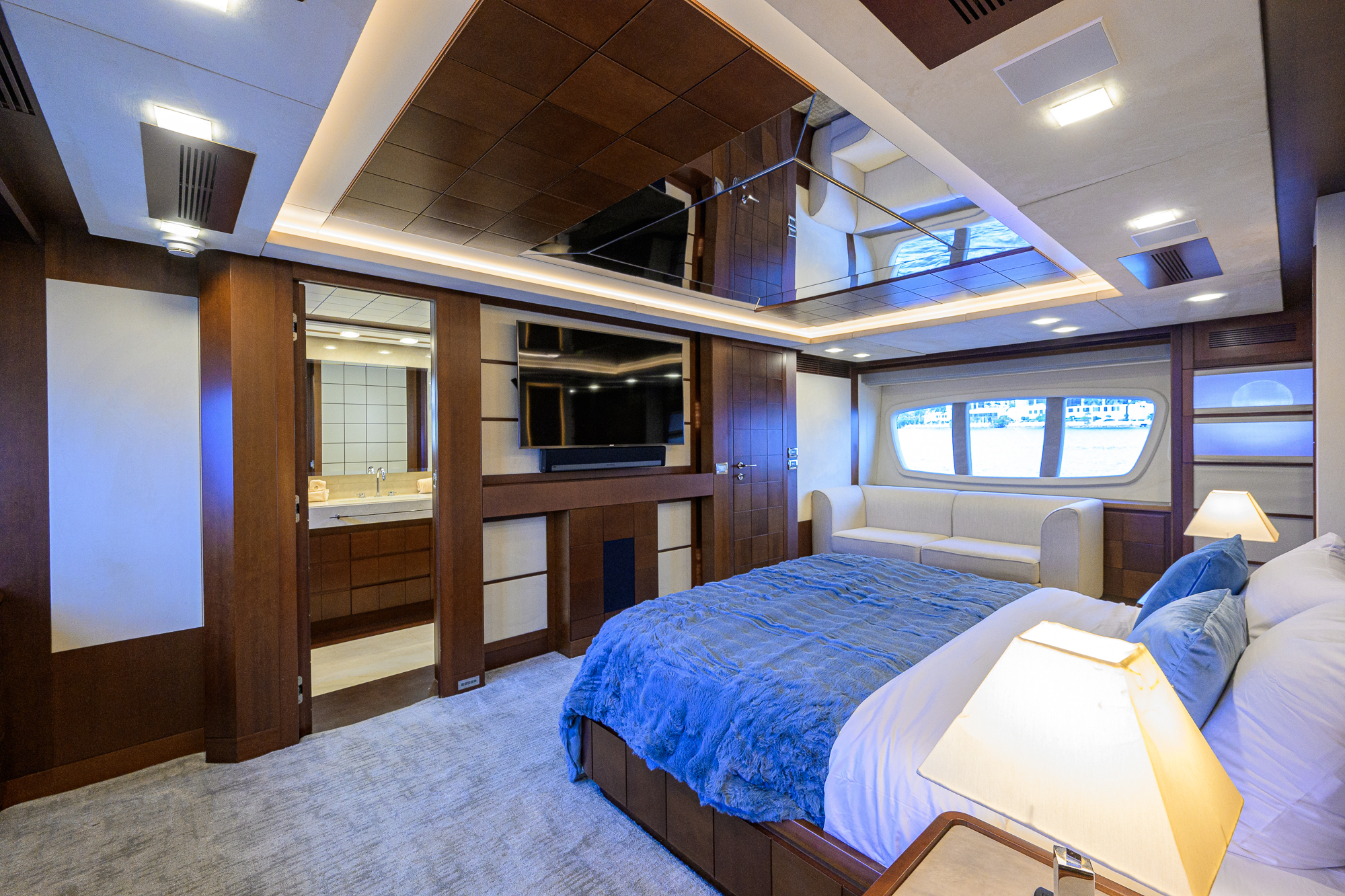 Beautiful M yacht photo 190