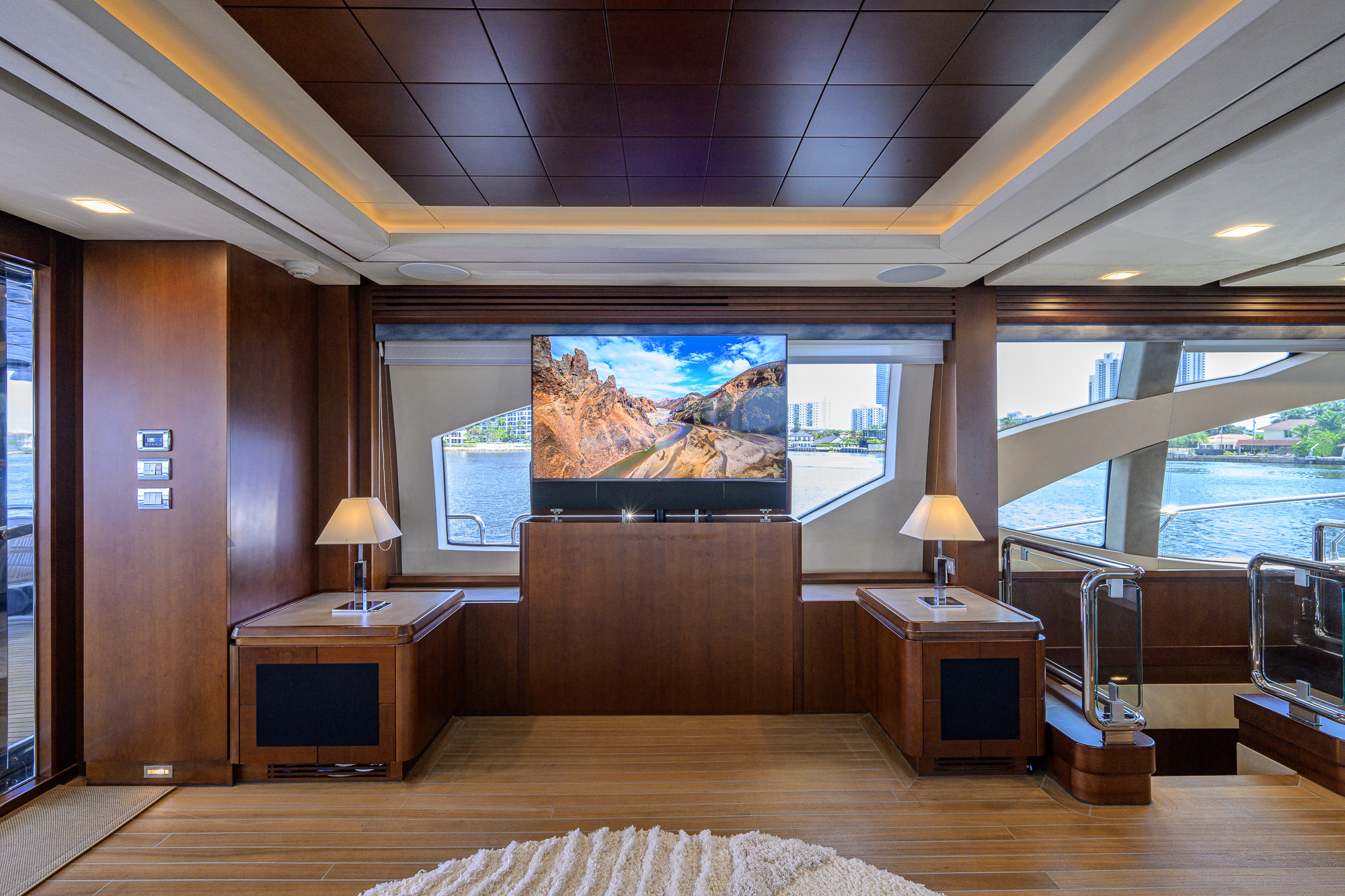 Beautiful M yacht photo 136
