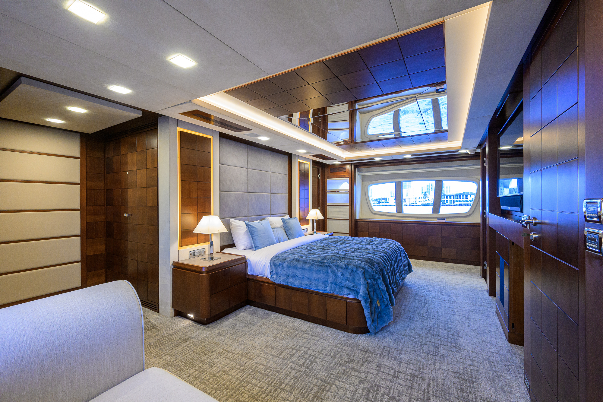 Beautiful M yacht photo 191
