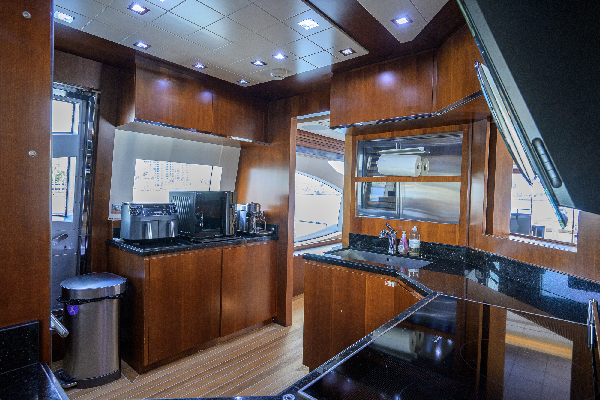 Beautiful M yacht photo 149