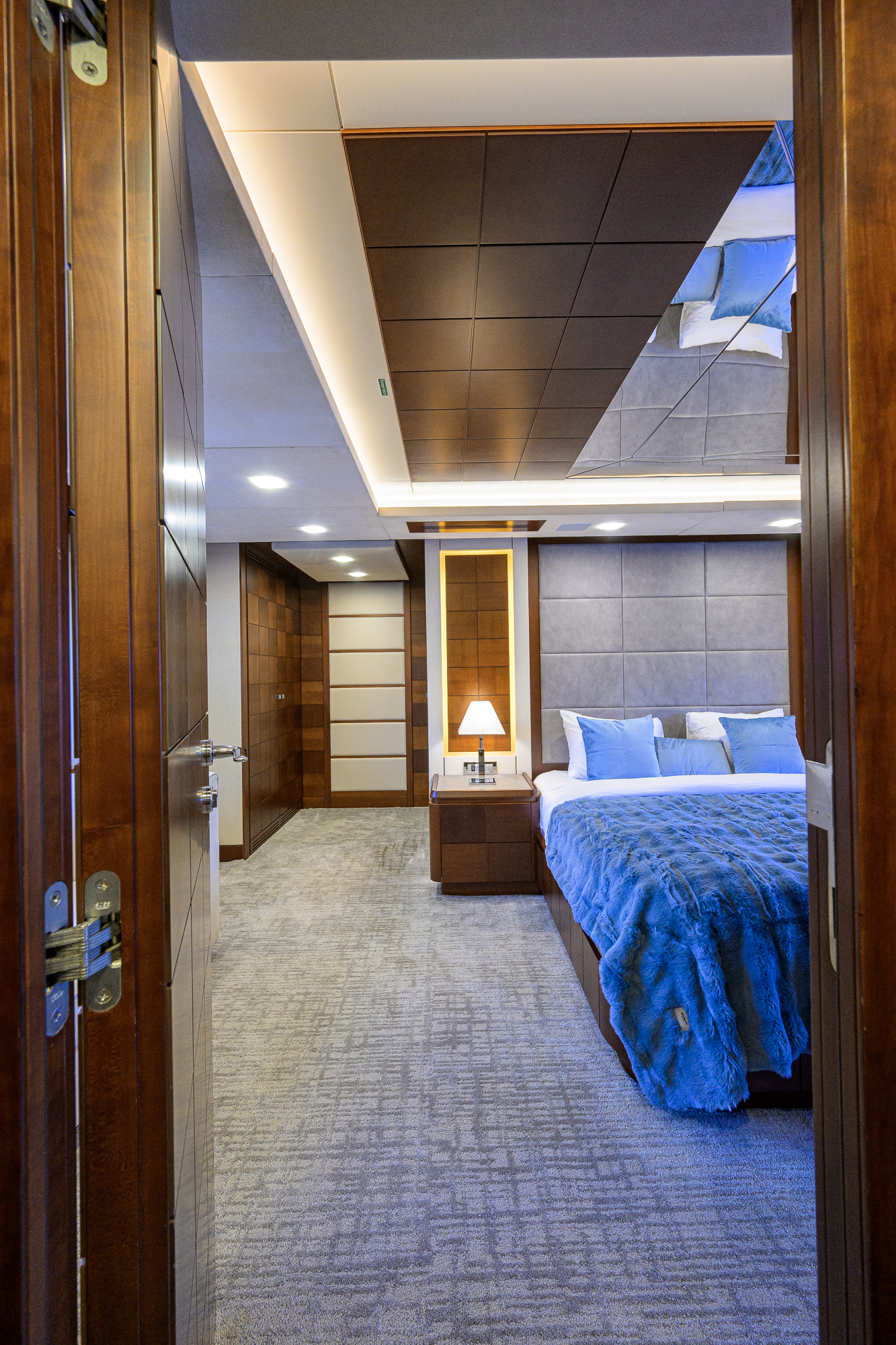 Beautiful M yacht photo 186