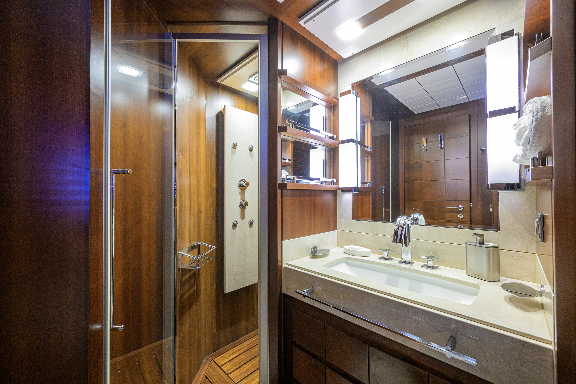 Beautiful M yacht photo 97