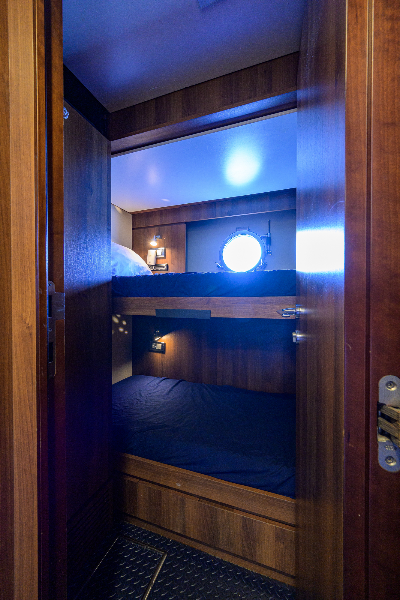 Beautiful M yacht photo 208