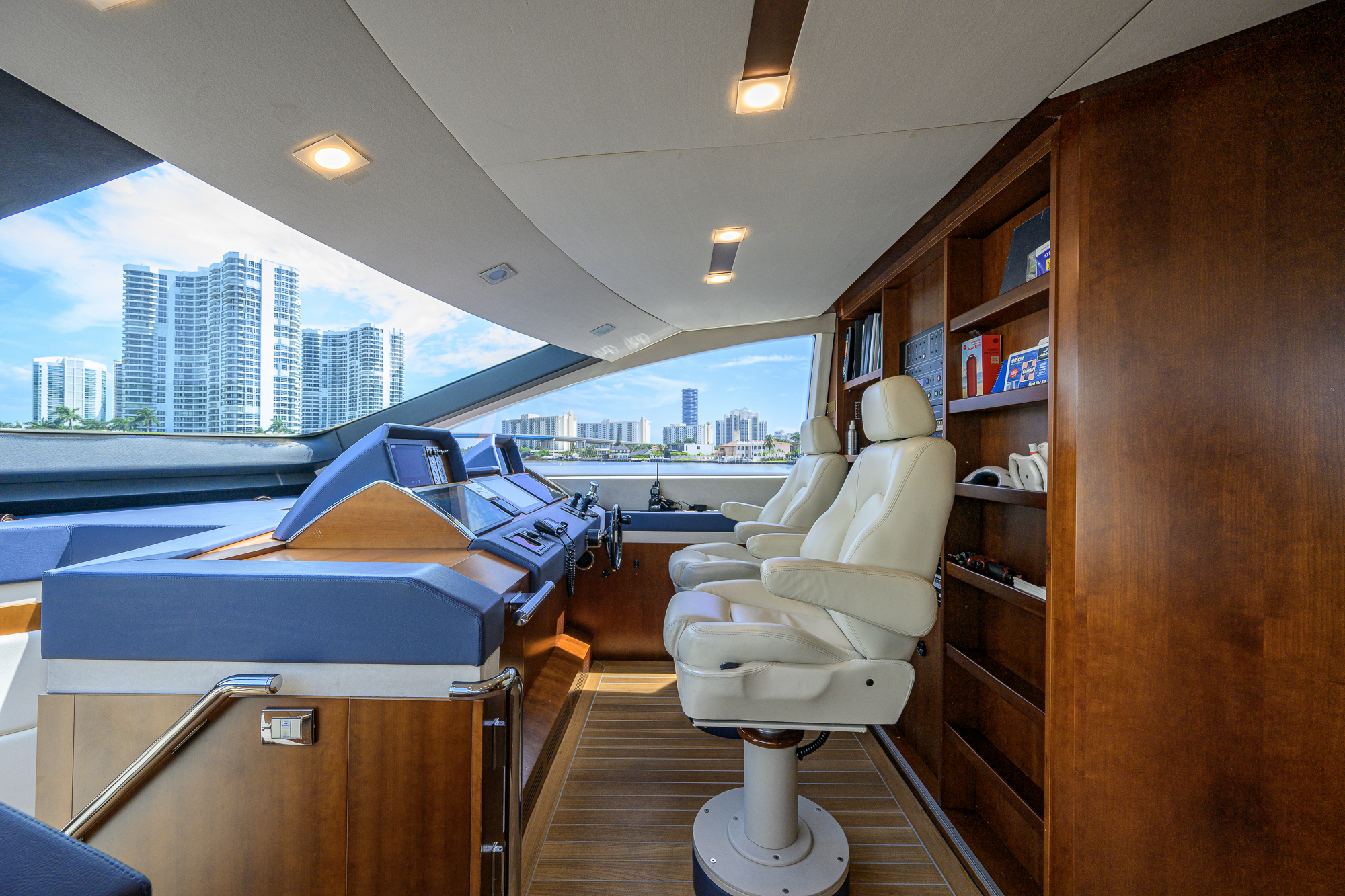 Beautiful M yacht photo 160