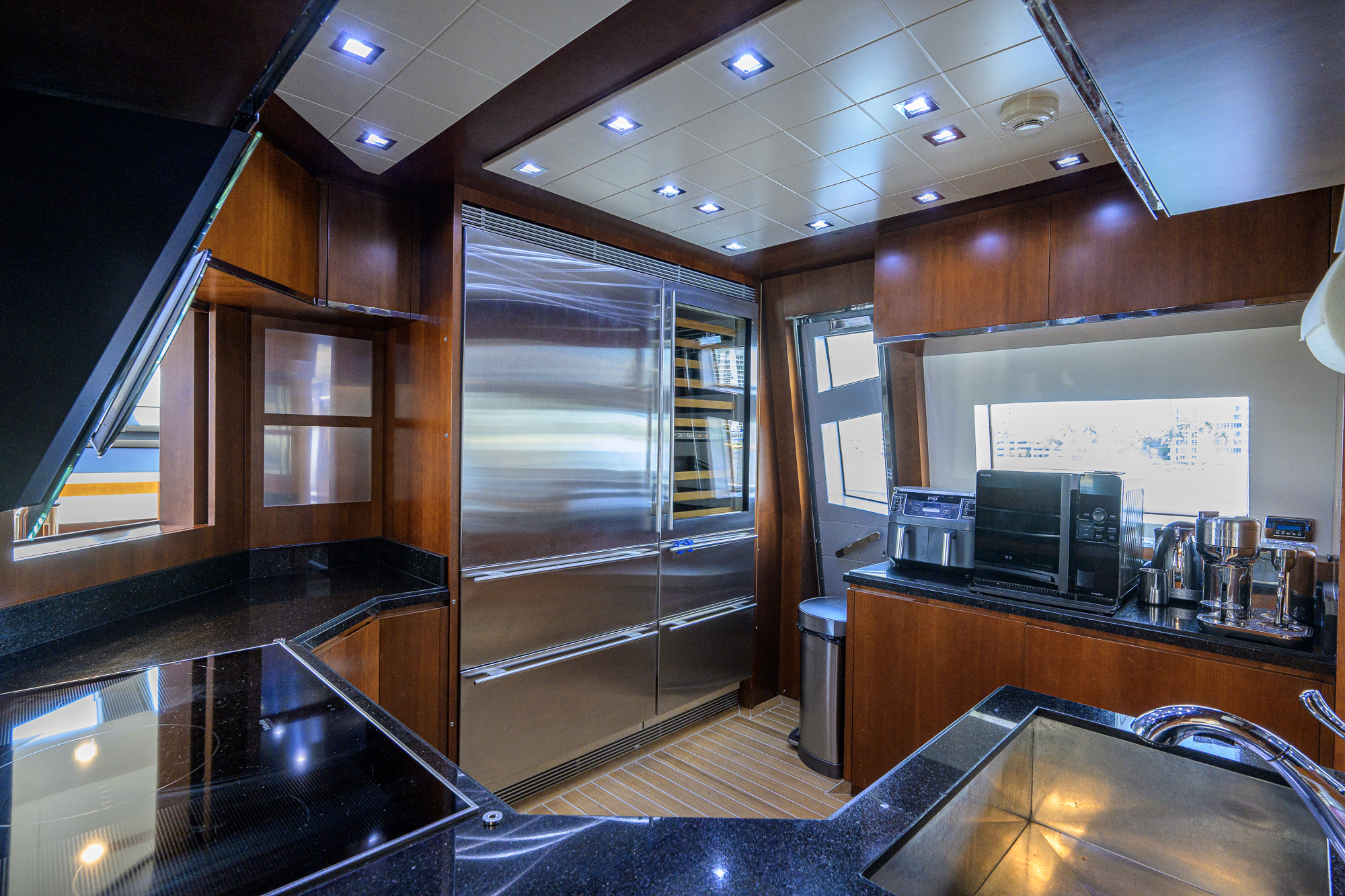 Beautiful M yacht photo 150
