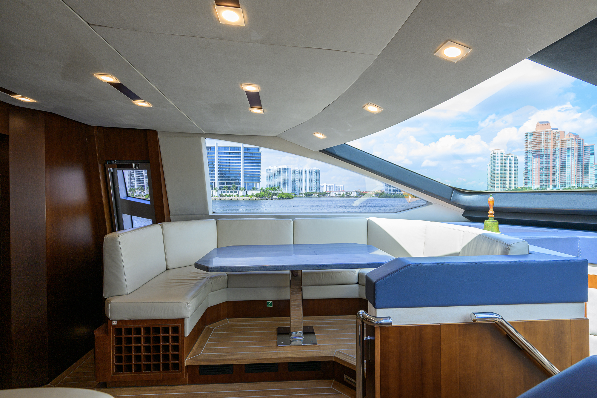 Beautiful M yacht photo 164