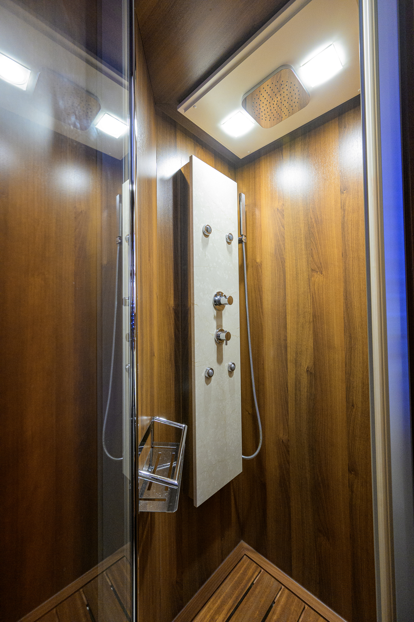 Beautiful M yacht photo 98