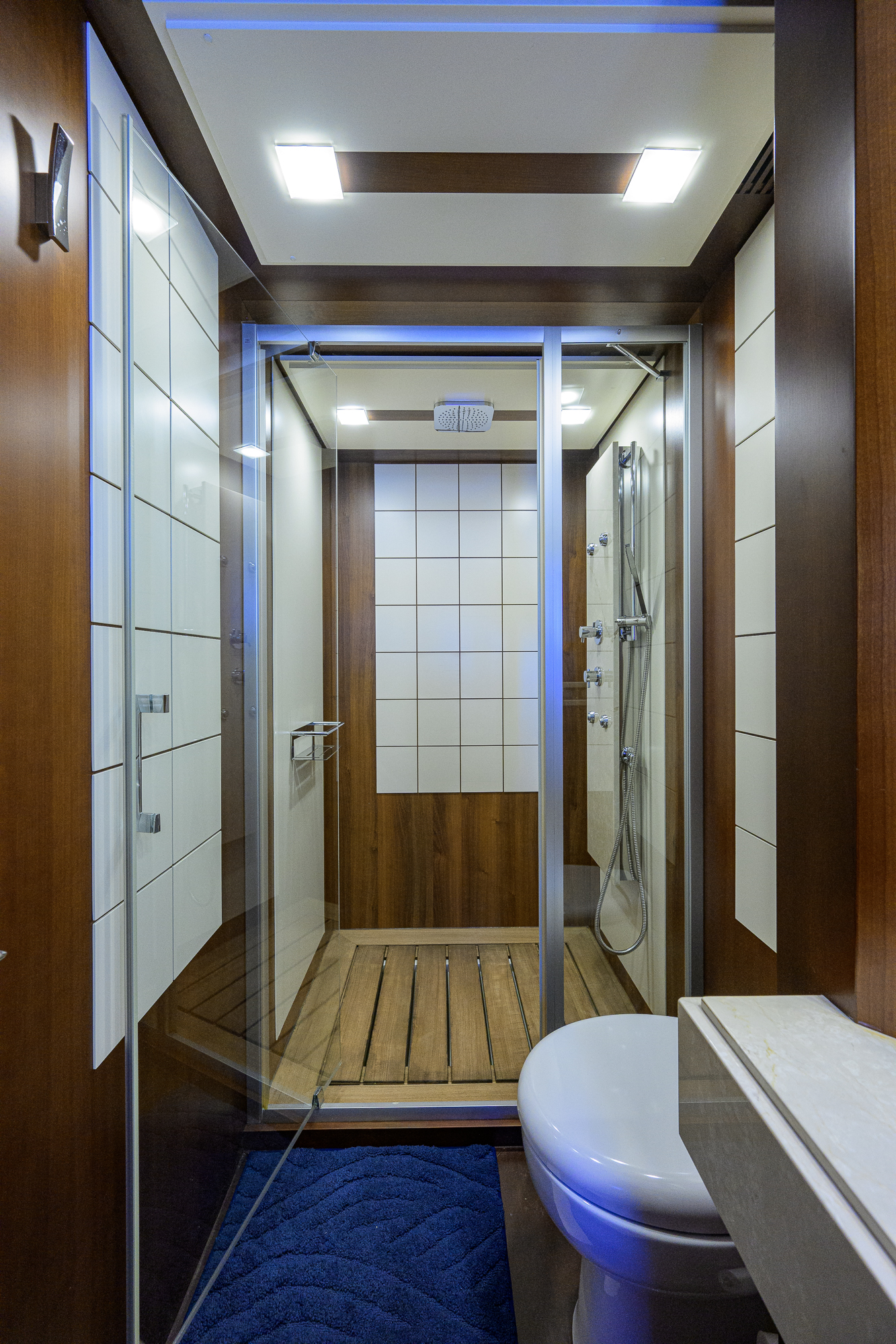 Beautiful M yacht photo 222