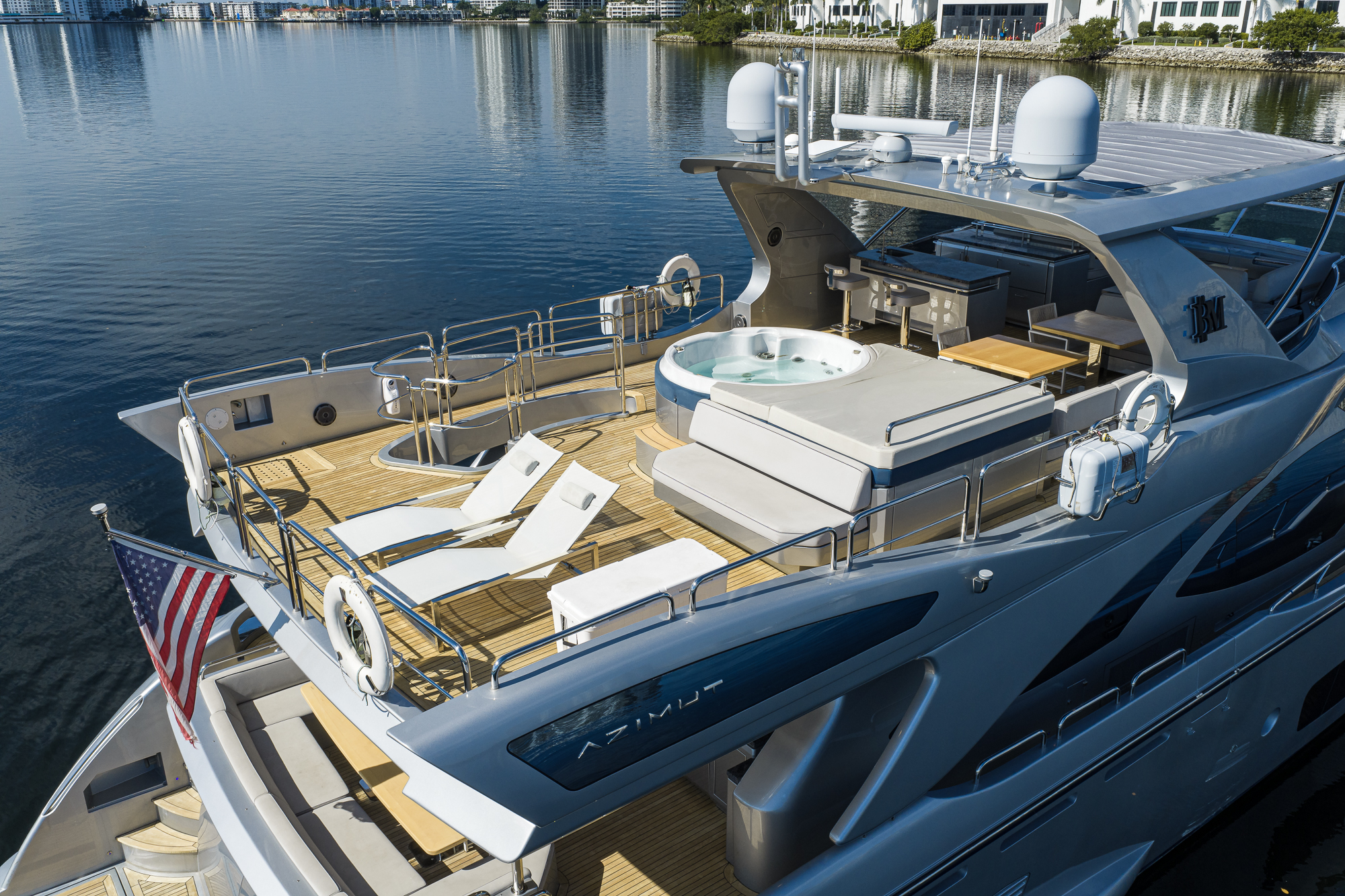 Beautiful M yacht photo 37