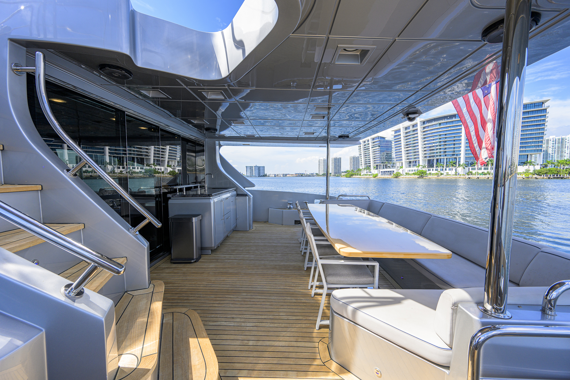 Beautiful M yacht photo 100