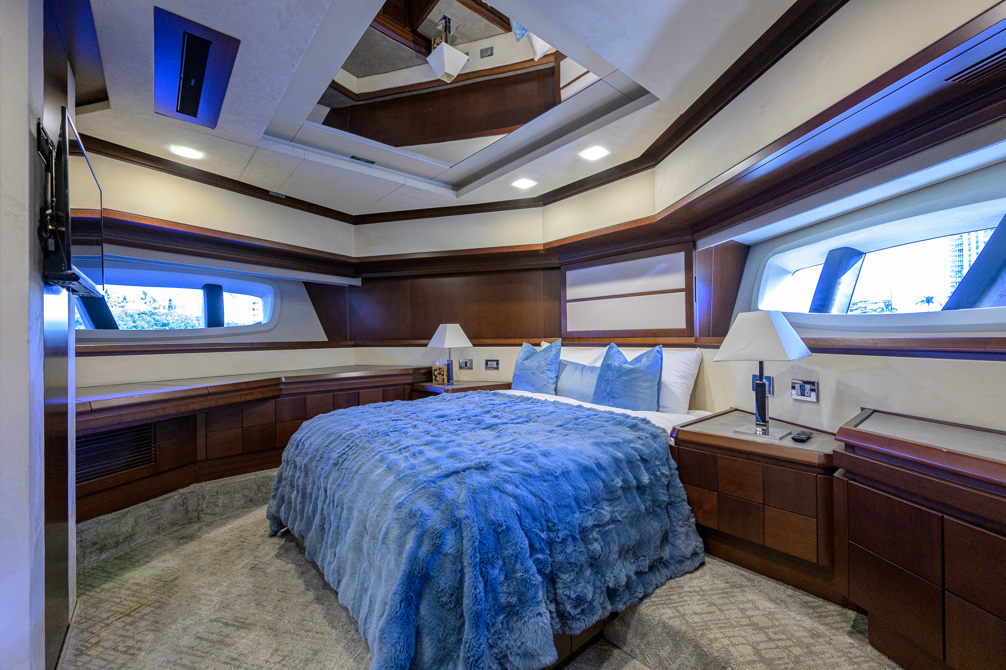 Beautiful M yacht photo 172