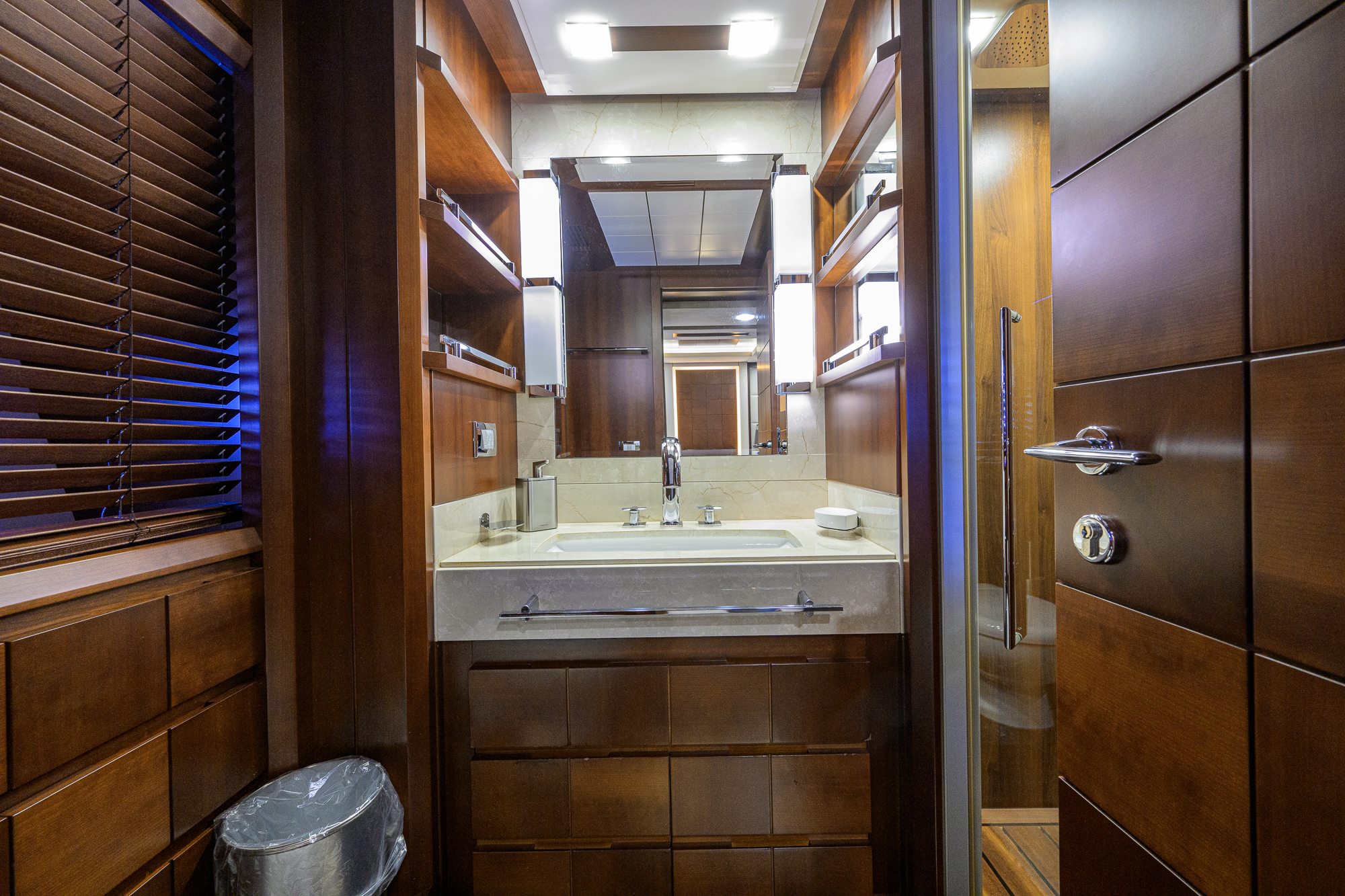 Beautiful M yacht photo 183