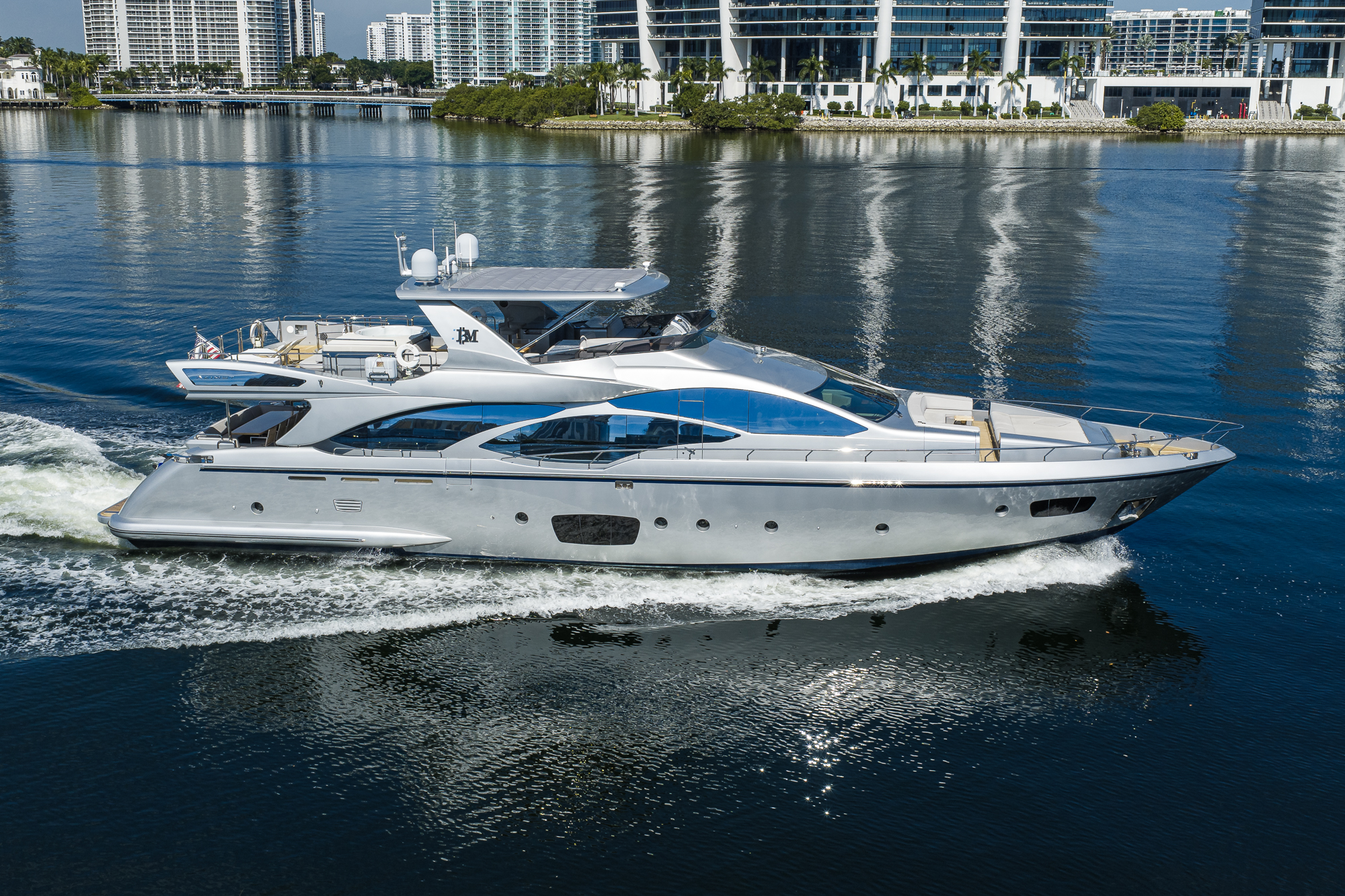Beautiful M yacht photo 19