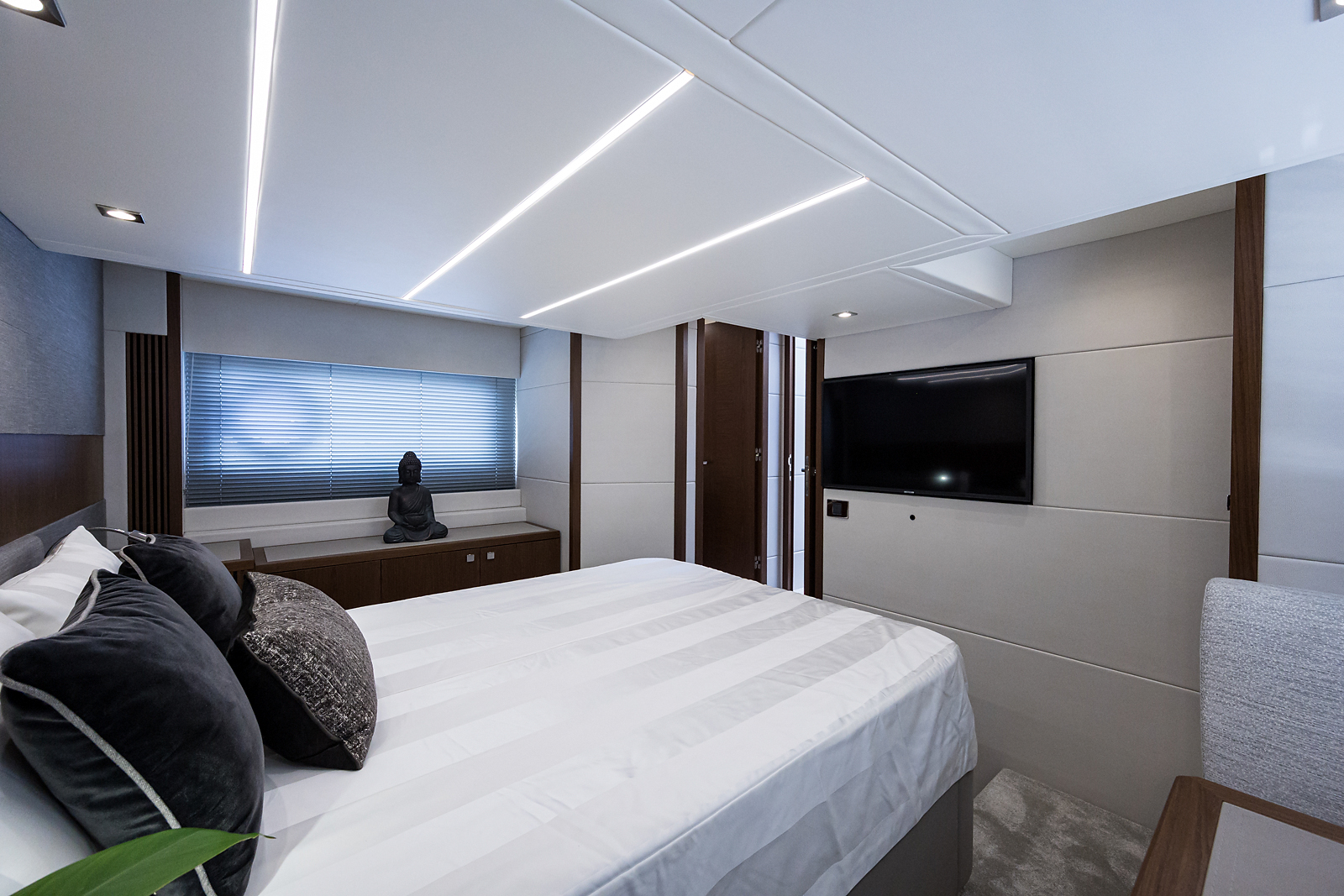 Above & Beyond yacht photo 98