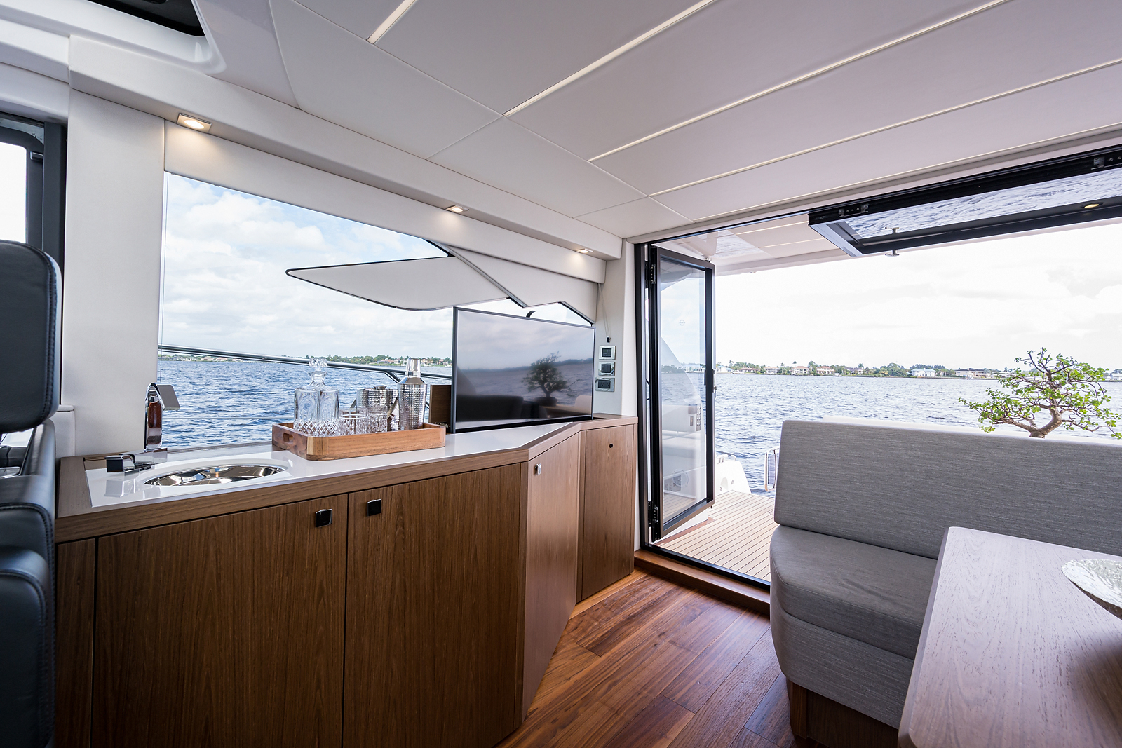 Above & Beyond yacht photo 70