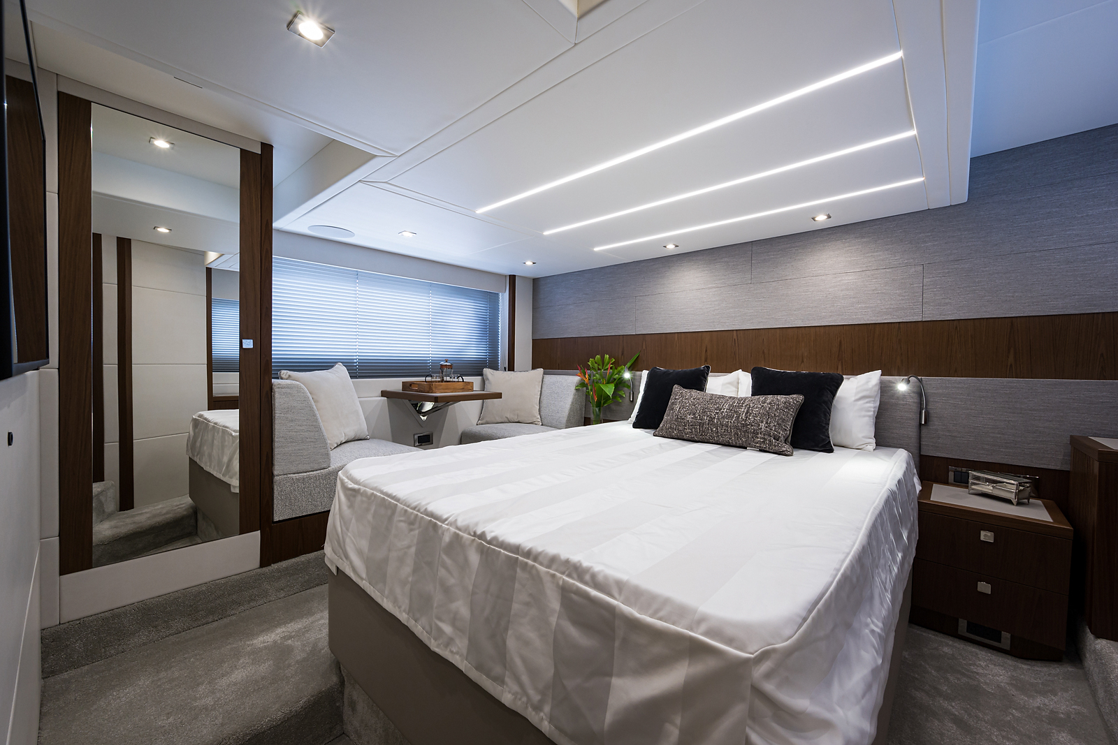 Above & Beyond yacht photo 95